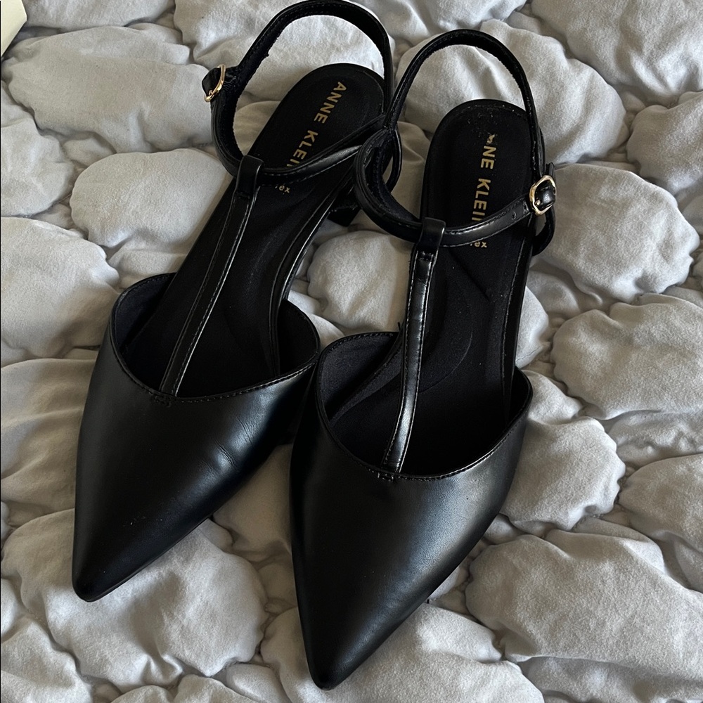 Anne Klein Black Pointed T-Strap Slingback Flats - Picture 2 of 4